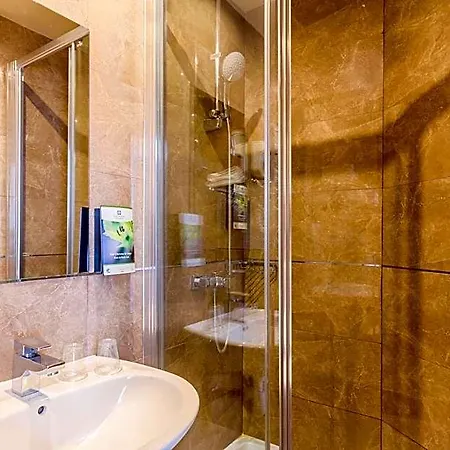 Sure By Western Gare Du Nord Hotel